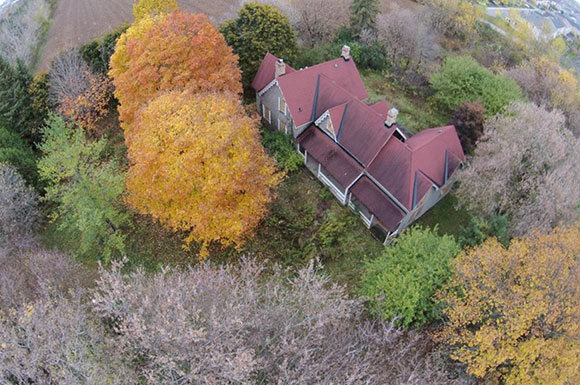 2014 aerial photo of Boyd House by @TwitchxB.