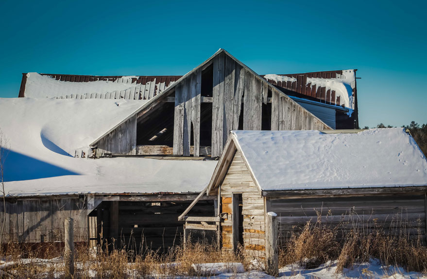 Barn north of Highway 7. Photo by Barry Gray.